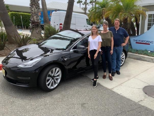 Stellten einen neuen Rekord für die USA-Durchquerung mit einem Elektroauto auf: Lars Thomsen, seine Frau Betty Legler und Tochter Robin.  Foto: Auto-Medienportal.Net/Juice Technology